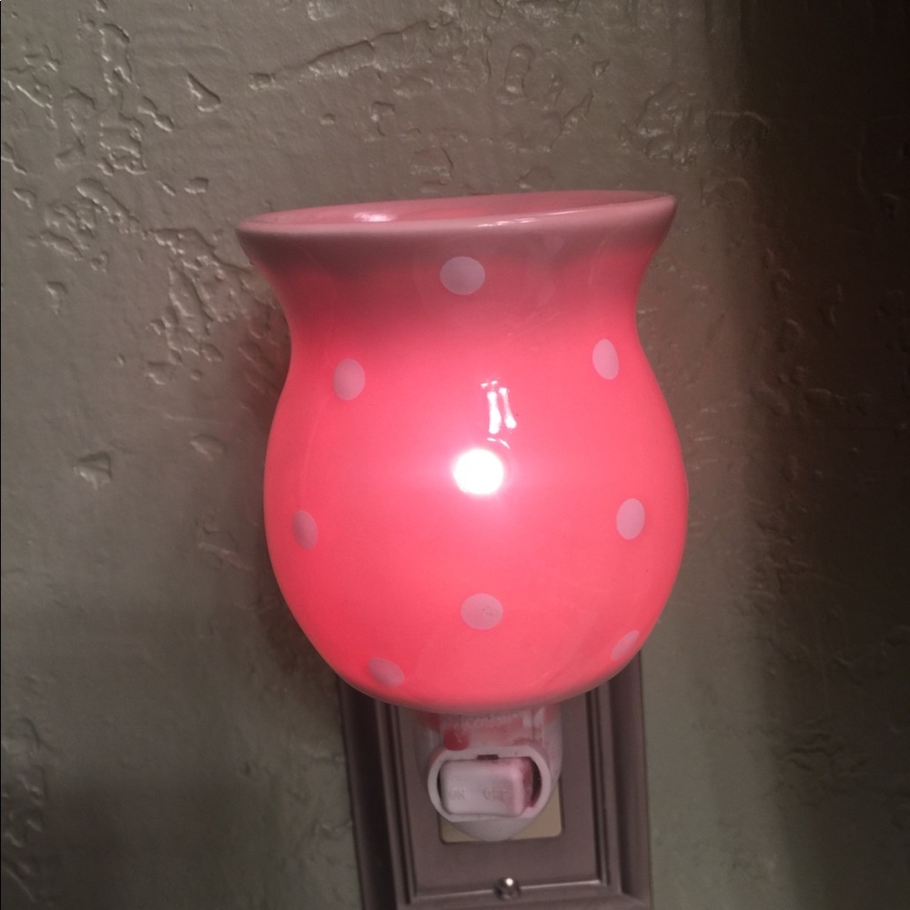 Scentsy Pink Dot Plug in